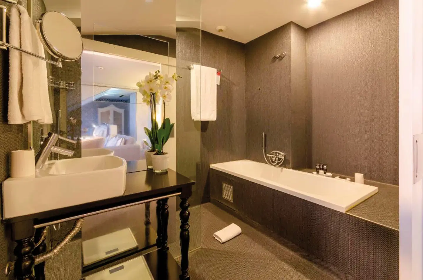 LX Boutique Hotel Badezimmer