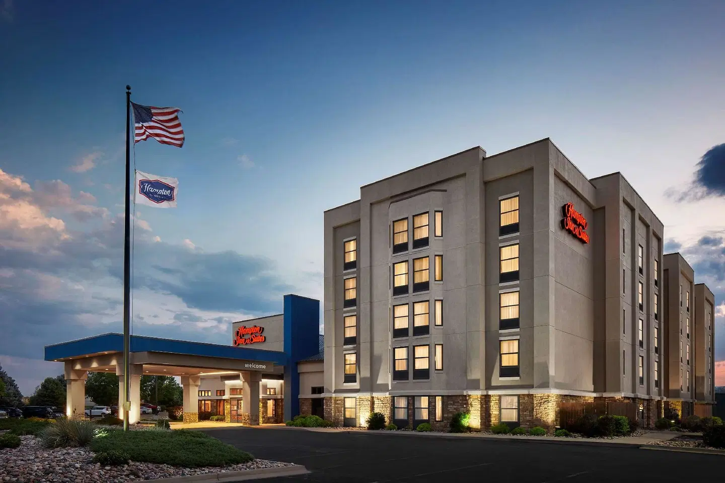 Hampton Inn & Suites Pueblo-Southgate EXTERIOR