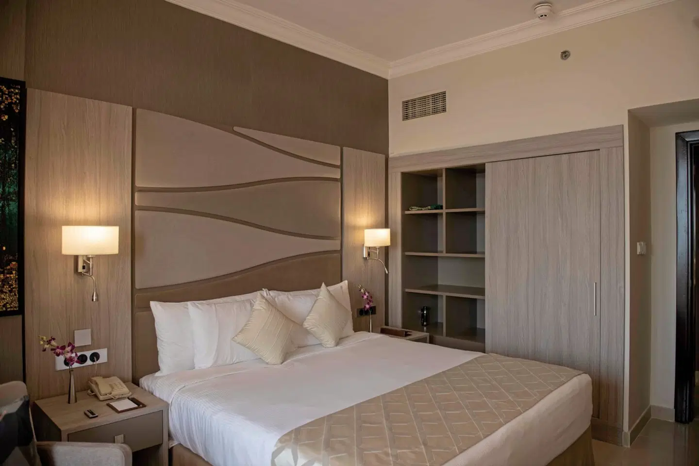 Two Seasons Hotel & Apartments ROOM_EXAMPLE