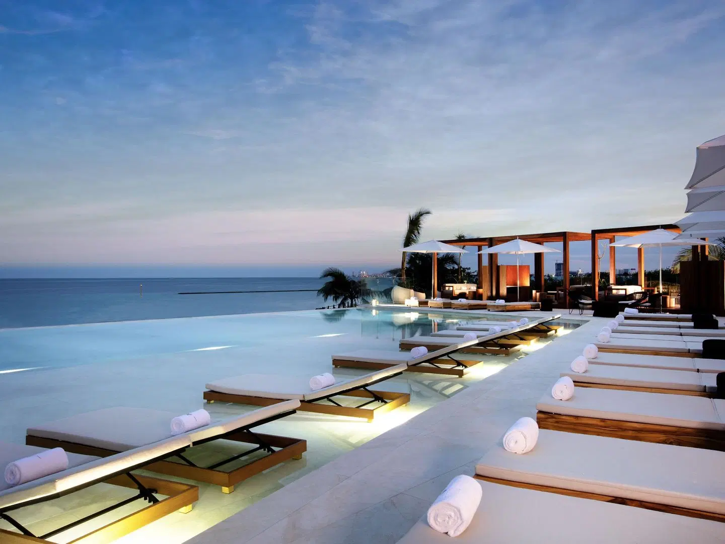 SLS Cancun OUTDOOR_POOL