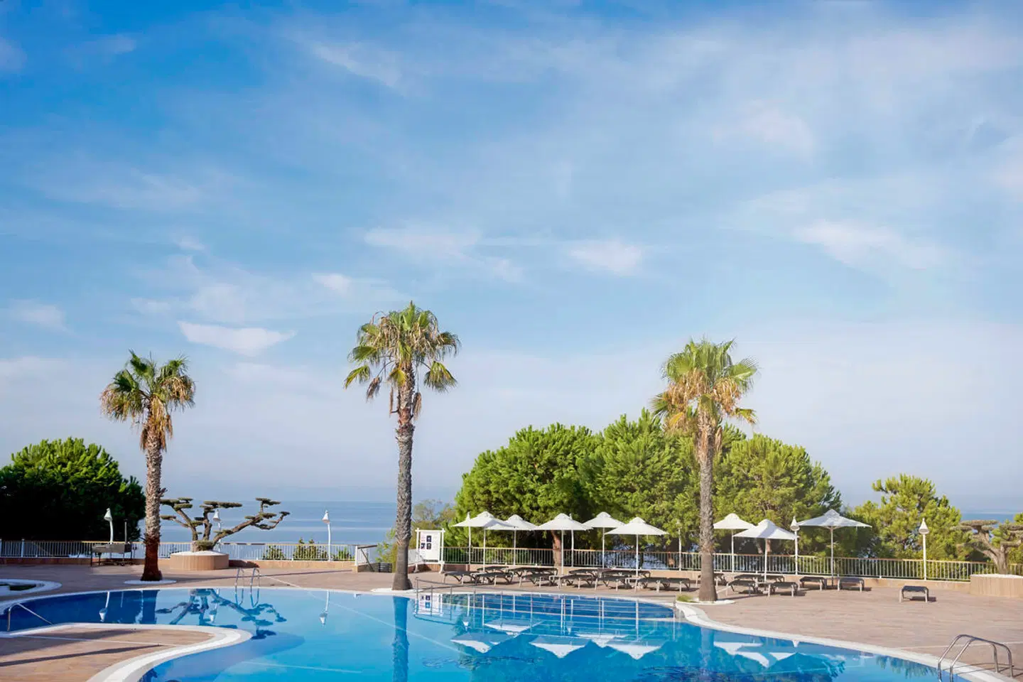 Pomegranate Wellness Spa Hotel OUTDOOR_POOL