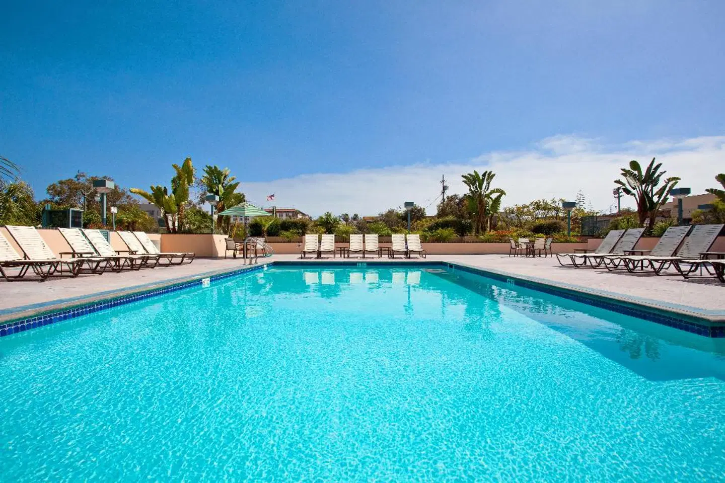 Crowne Plaza Los Angeles Harbour OUTDOOR_POOL