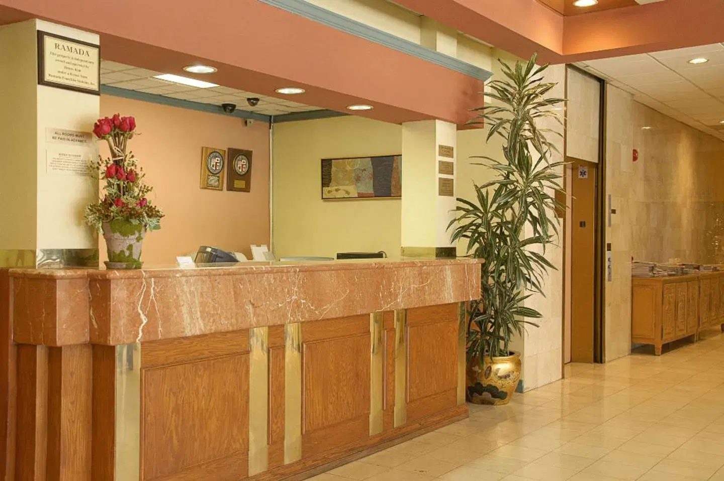 Ramada Wilshire LOUNGE_LOBBY