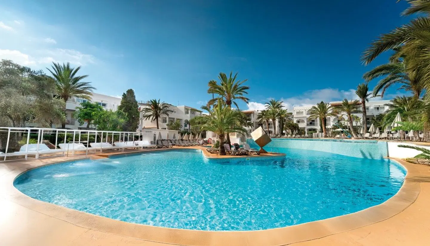 Calimera Fido Gardens OUTDOOR_POOL