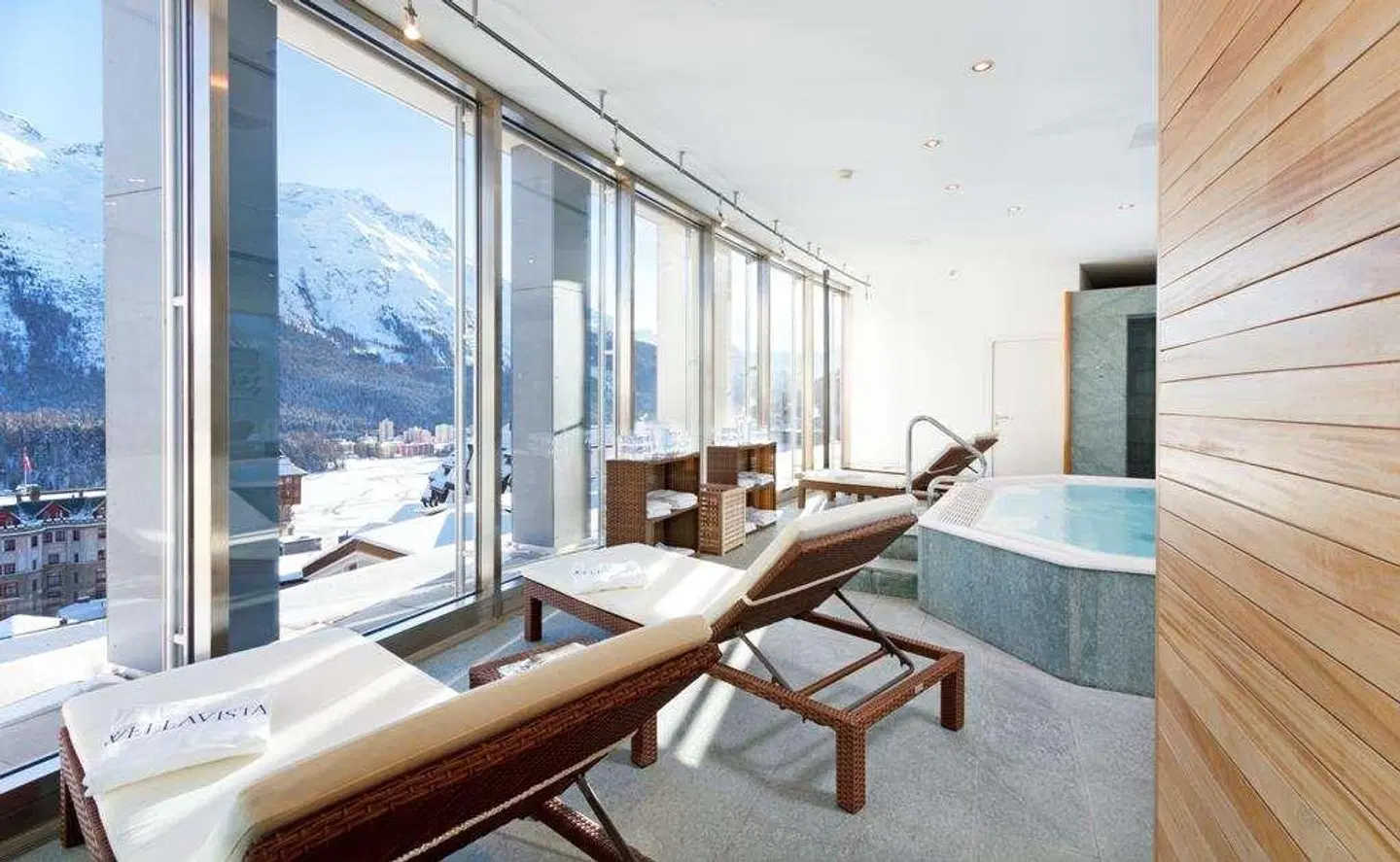 Monopol art boutique ROOM_EXAMPLE