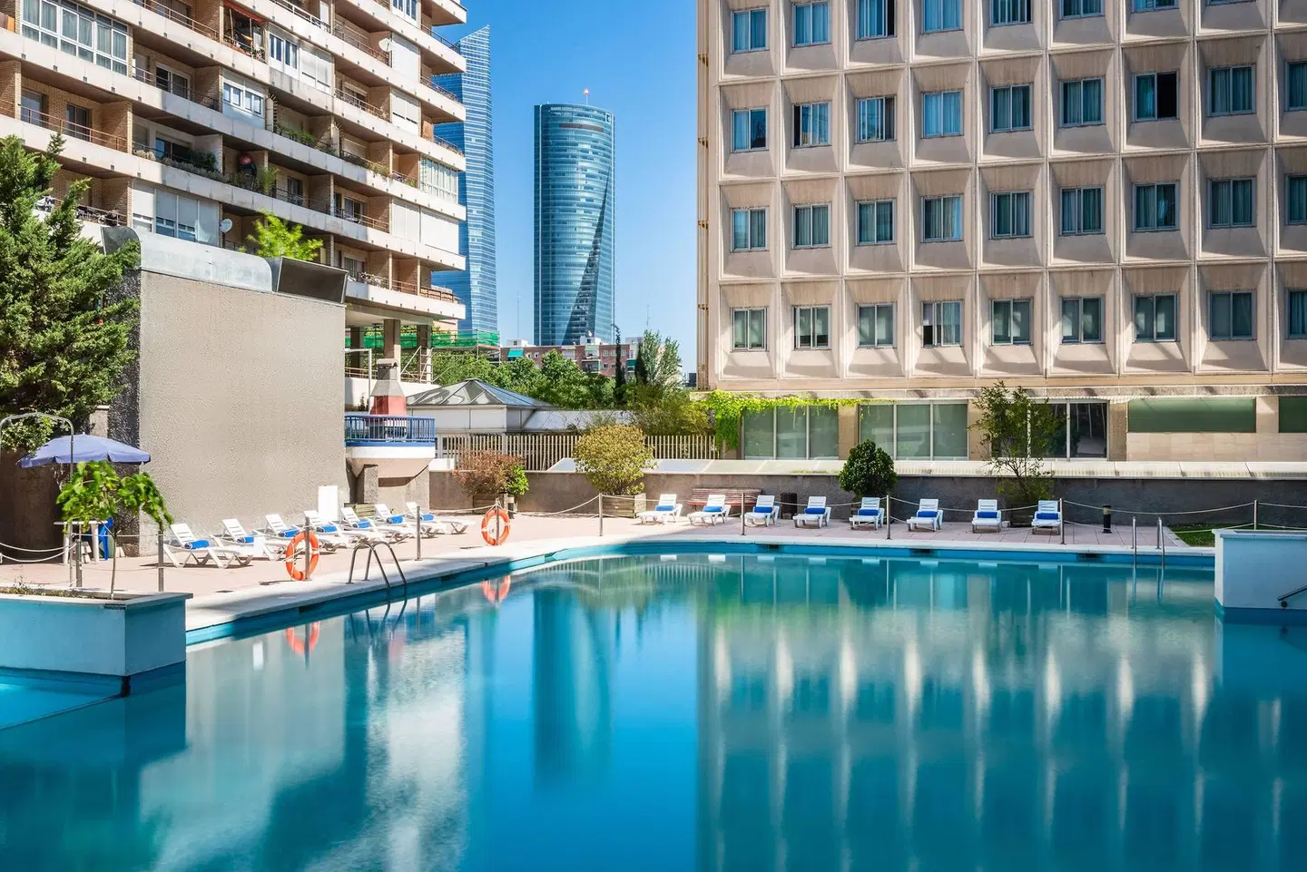 Hotel Madrid Chamartín affiliated by Meliá OUTDOOR_POOL