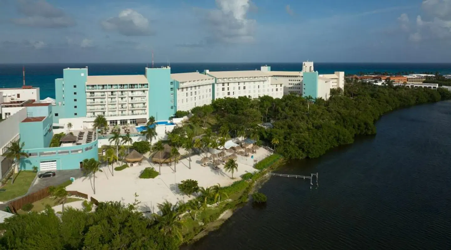 The Westin Cancun Resort Villas & Spa EXTERIOR