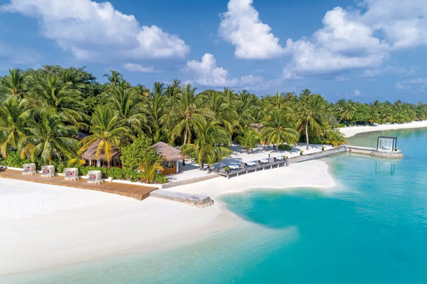 Sheraton Maldives Full Moon Resort & Spa Strand