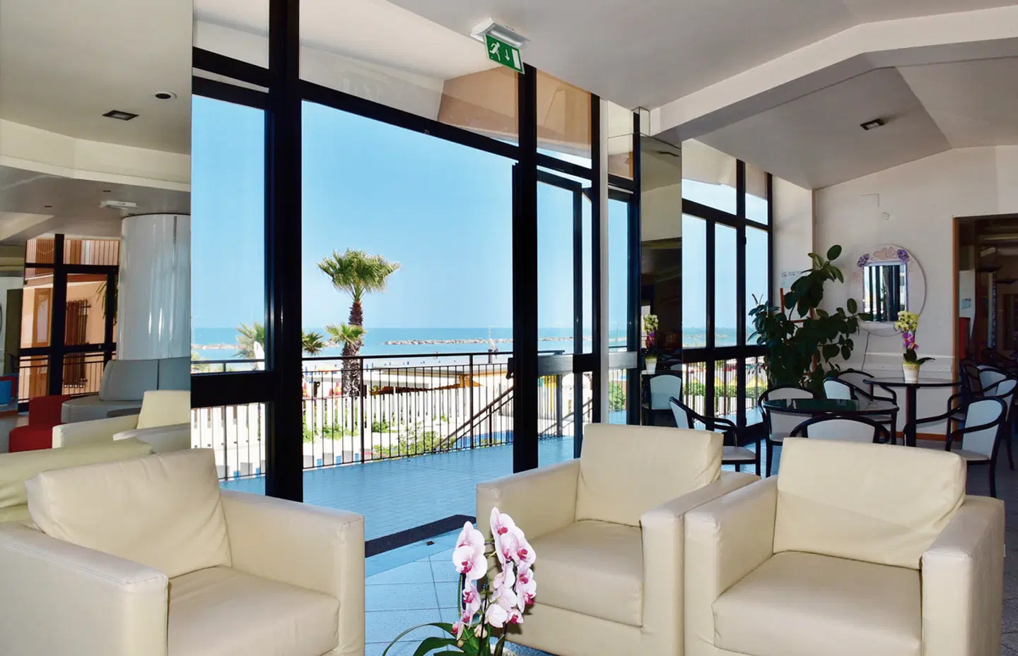 Astoria Beach Hotel Terrasse