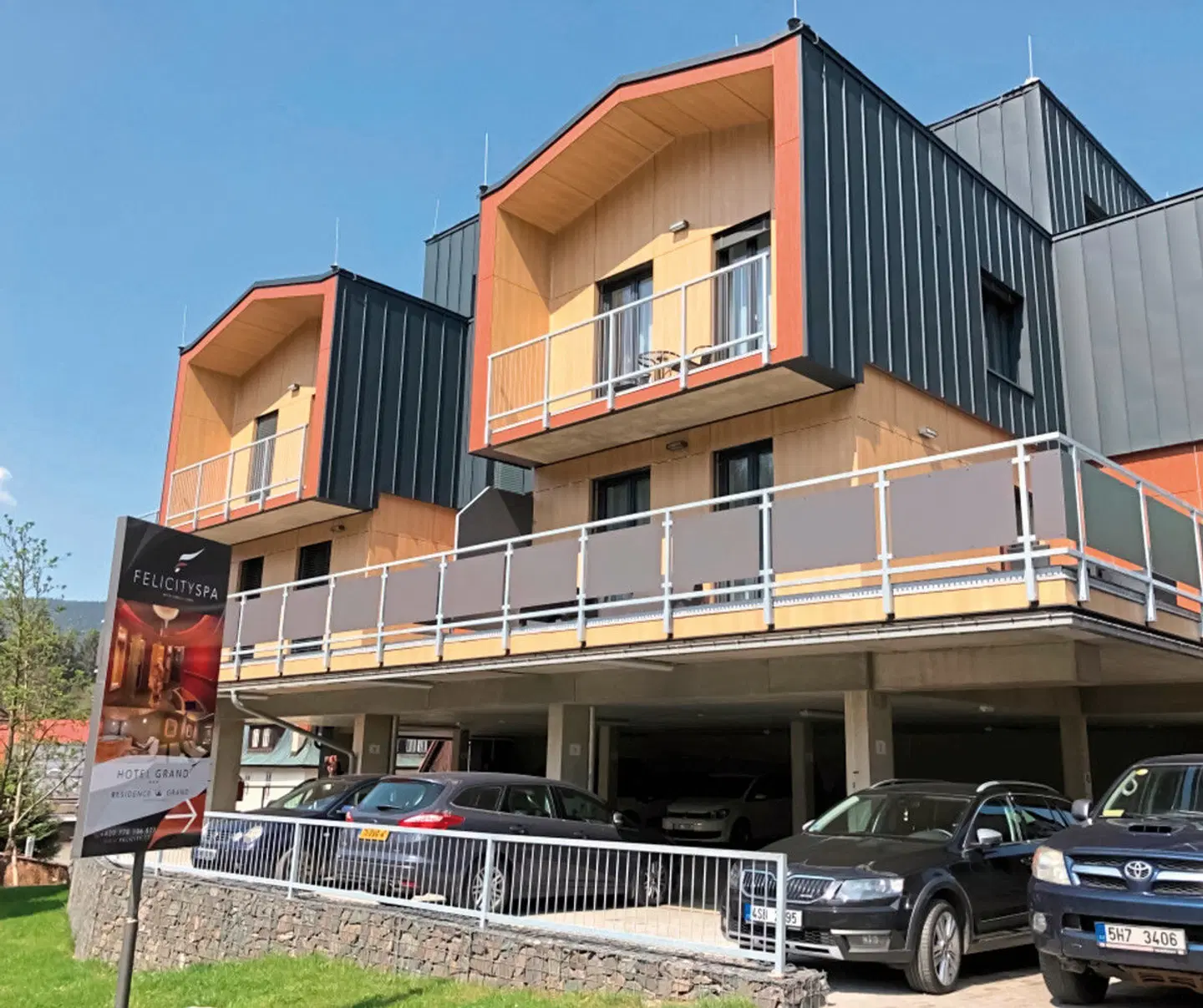 Hotel Grand EXTERIOR