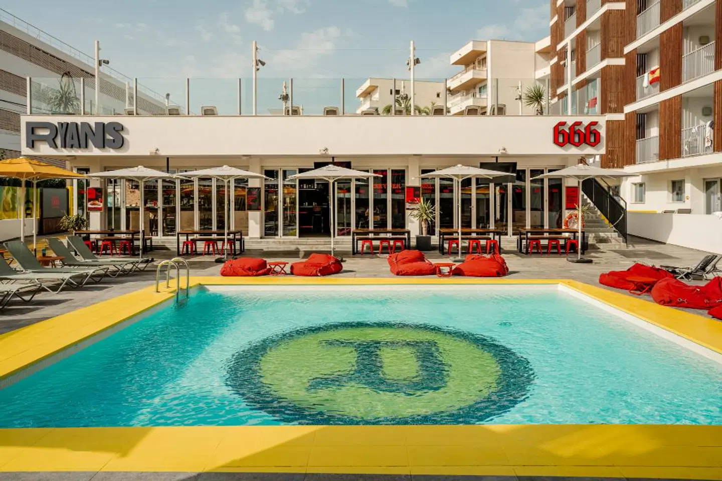 Ryans Ibiza EXTERIOR