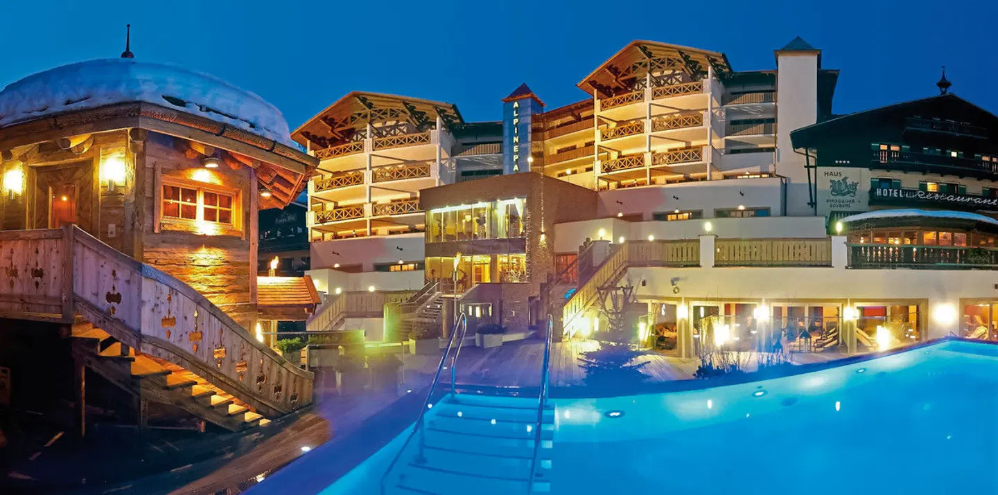 Alpine Palace OUTDOOR_POOL