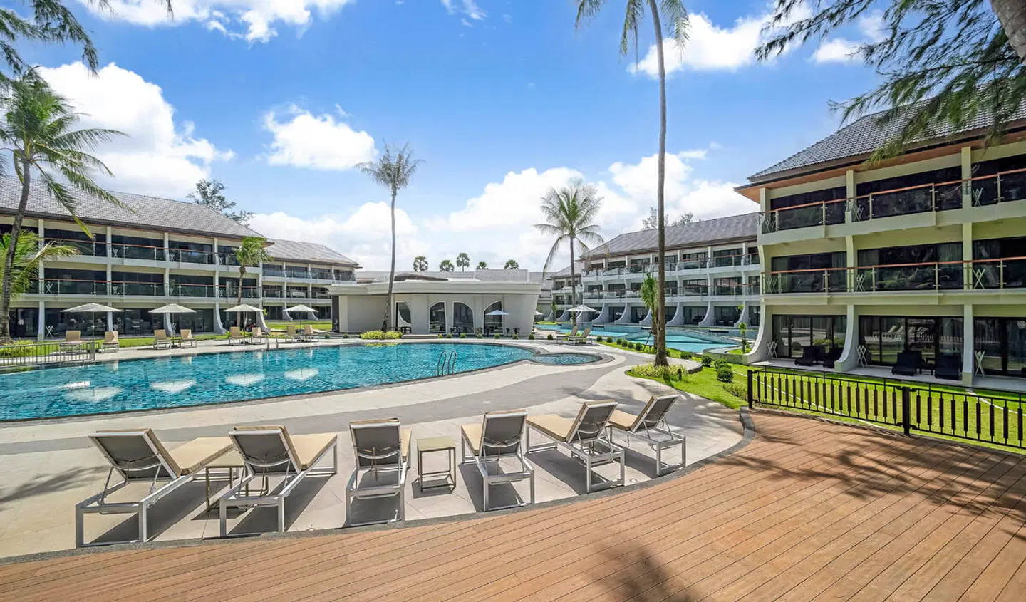 Amora Beach Resort Phuket OUTDOOR_POOL