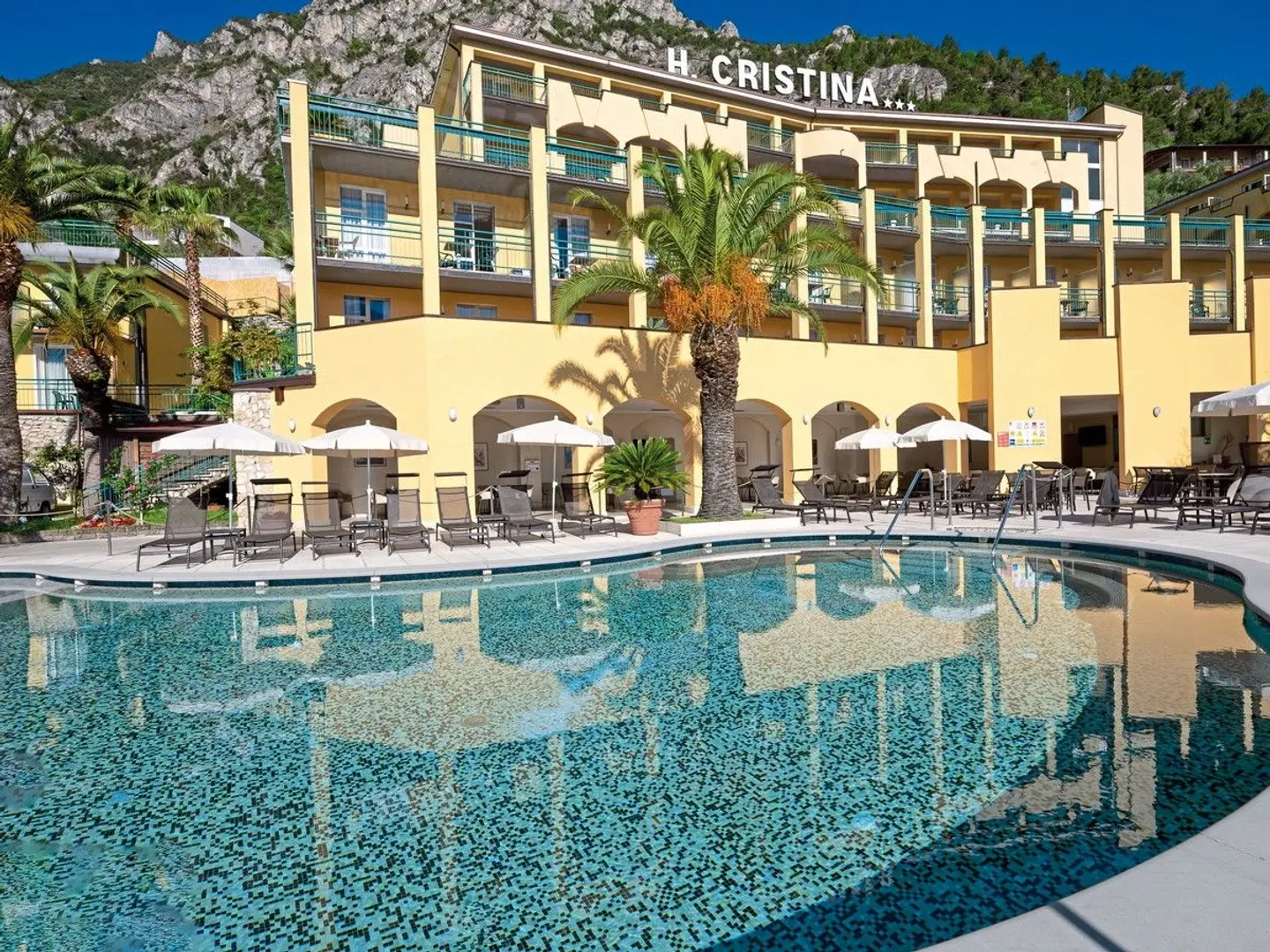 Cristina OUTDOOR_POOL