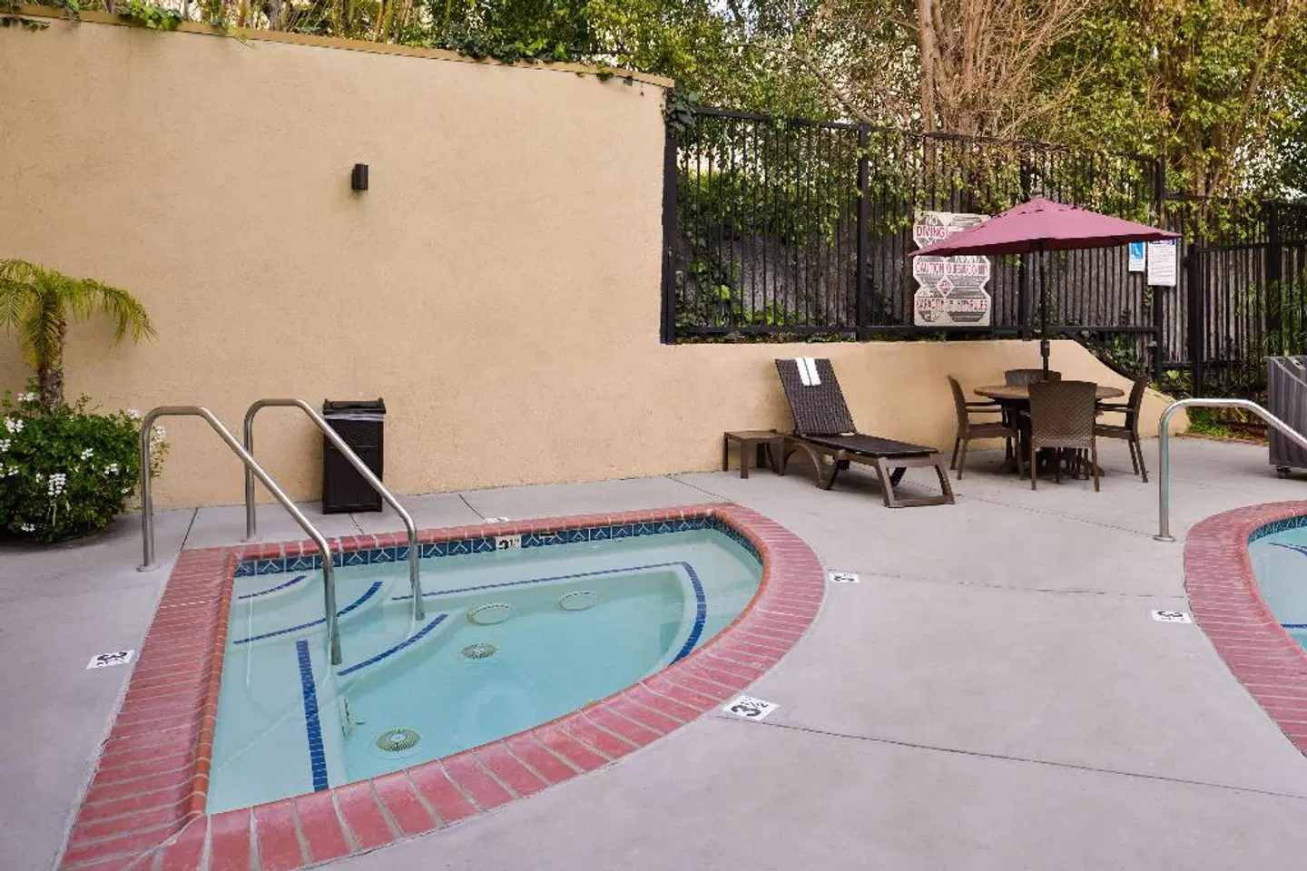 Best Western Hollywood Plaza Inn OUTDOOR_POOL