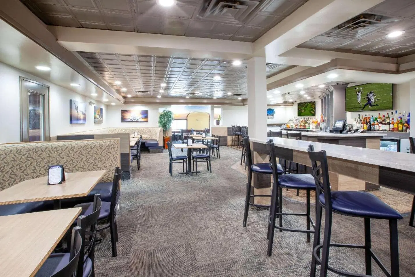 Wingate by Wyndham Detroit Metro Airport Bar
