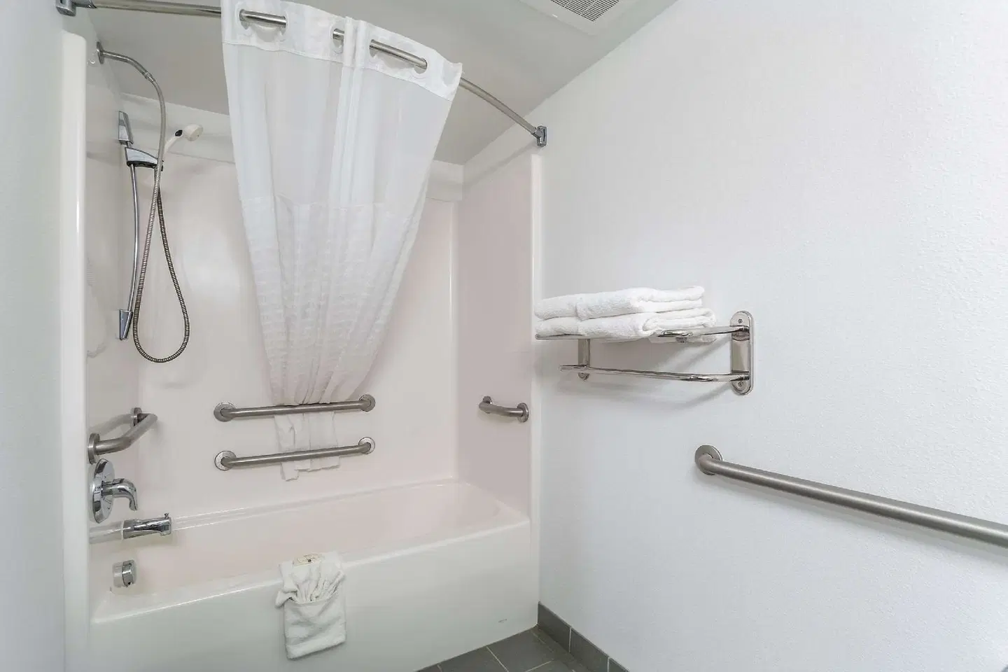 Quality Inn & Suites Augusta I-20 Badezimmer