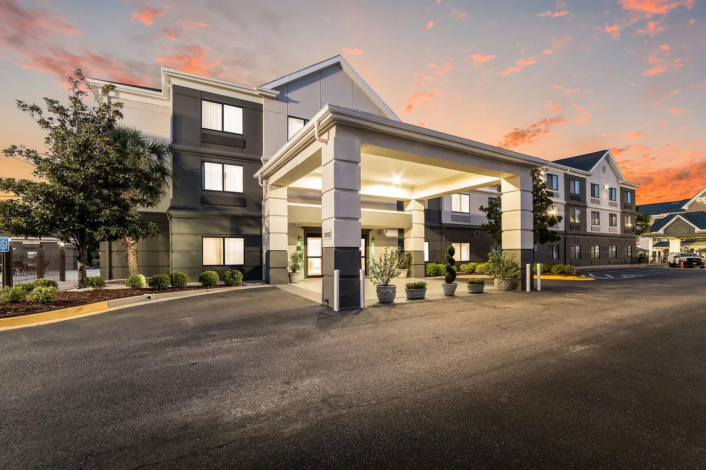 Quality Inn & Suites Augusta I-20 EXTERIOR