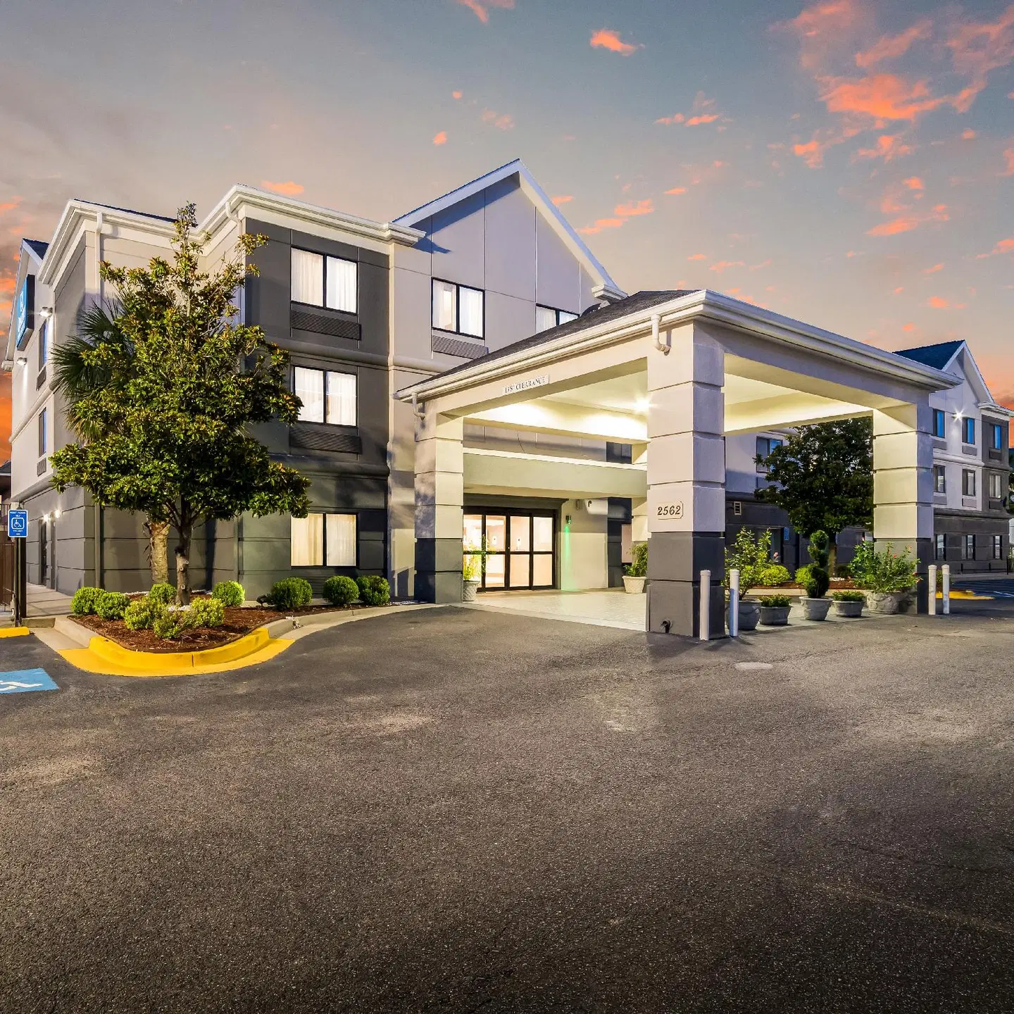 Quality Inn & Suites Augusta I-20 EXTERIOR