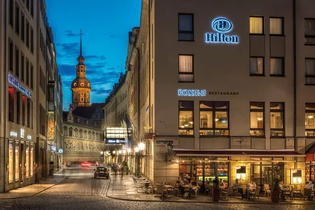 Hilton Dresden EXTERIOR