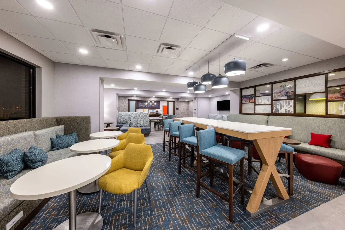 Hampton Inn Columbus Downtown Bar