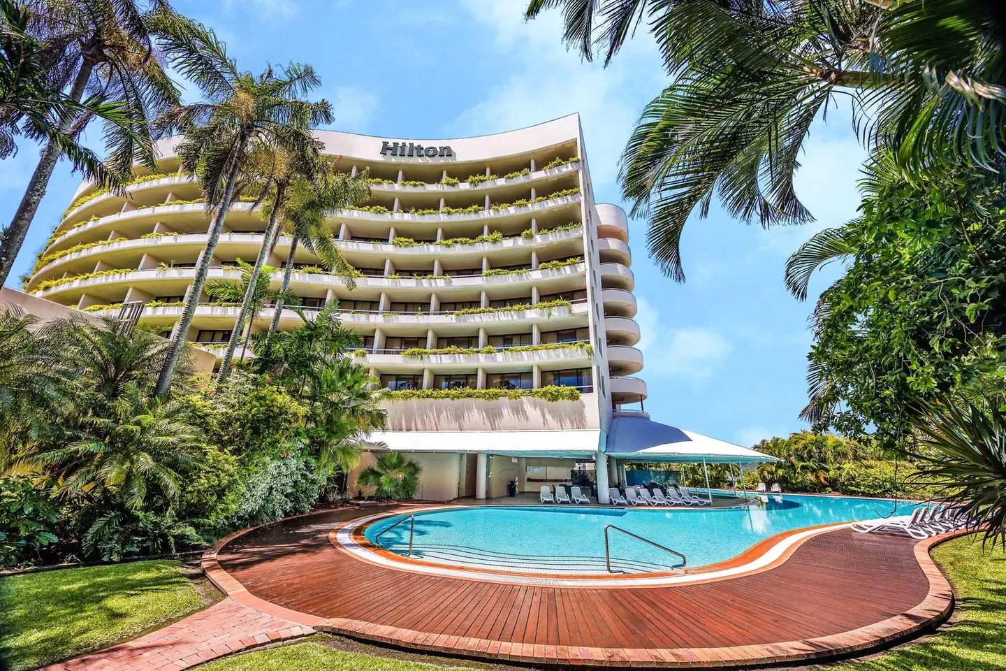 Hilton Cairns EXTERIOR
