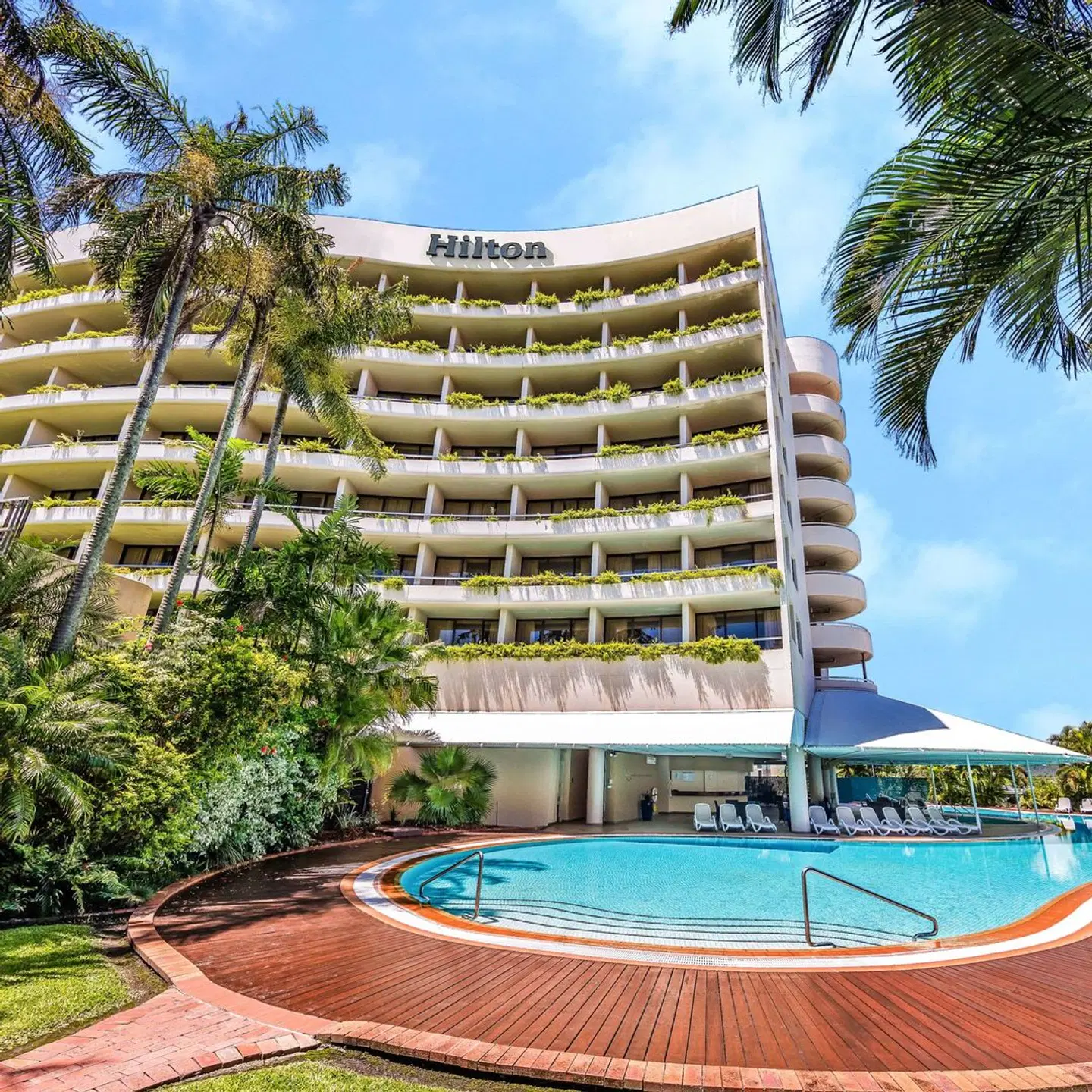 Hilton Cairns EXTERIOR