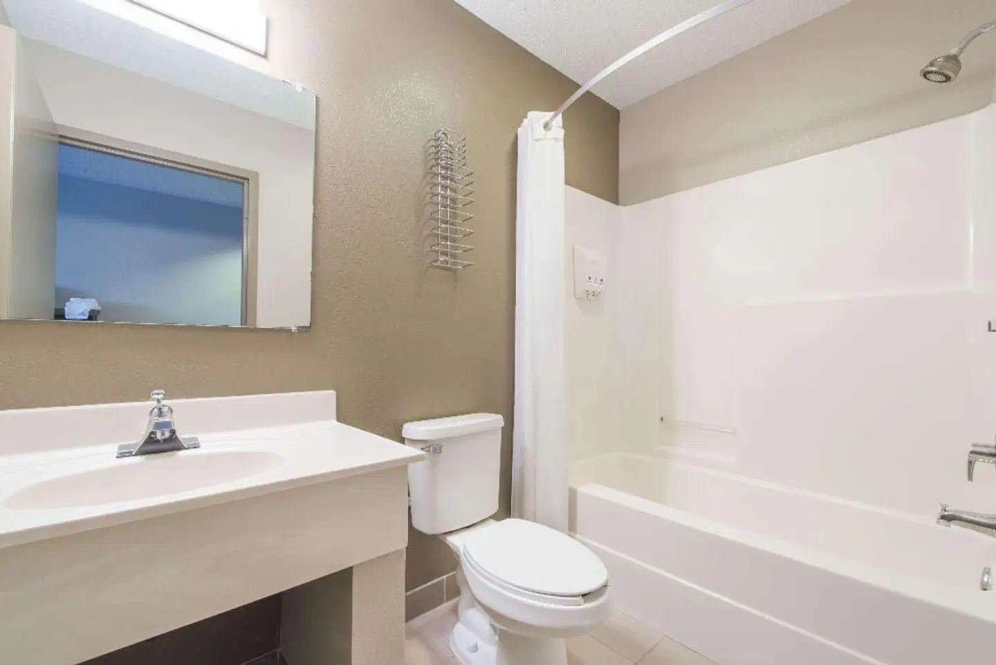 Super 8 Niagara Falls/Buffalo Area Badezimmer