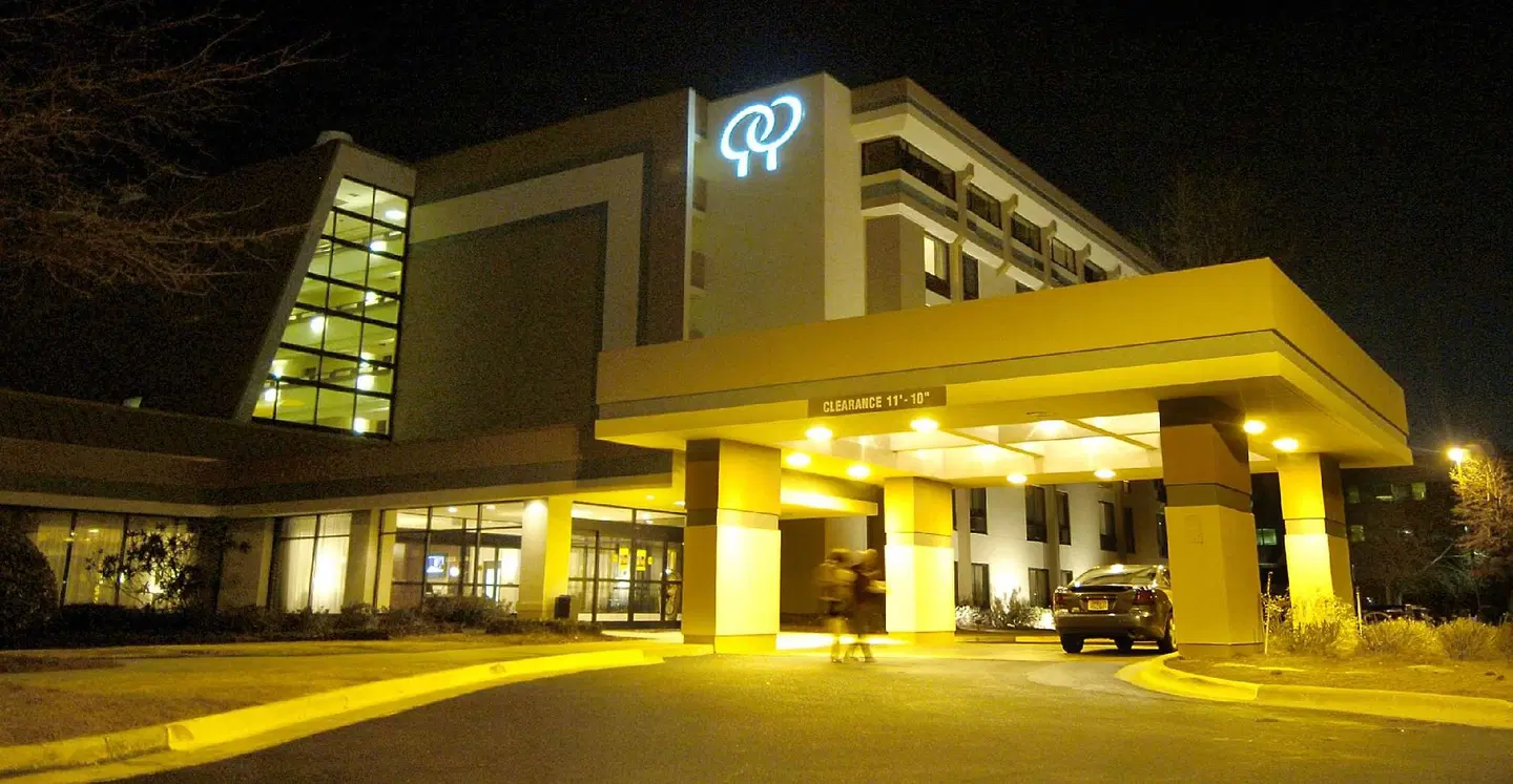 DoubleTree by Hilton Hotel Augusta EXTERIOR