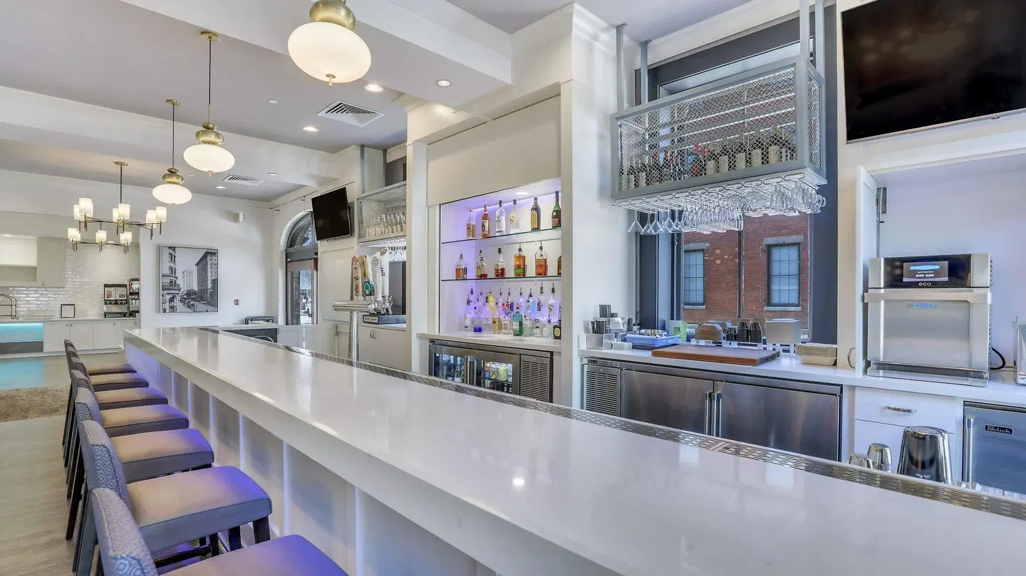 Staybridge Suites Savannah Historic District by IHG Bar