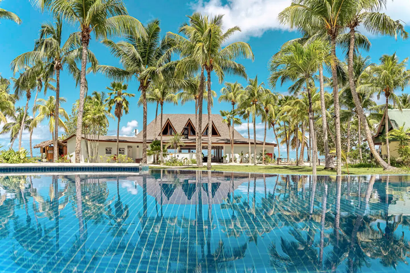 Paradise Sun Hotel OUTDOOR_POOL