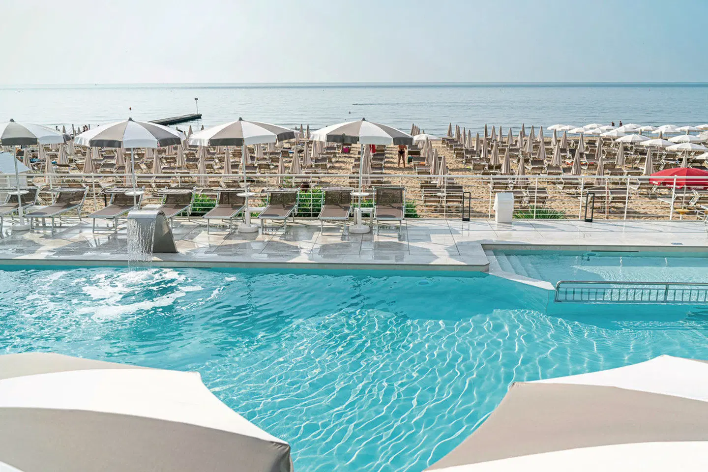 Capitol OUTDOOR_POOL