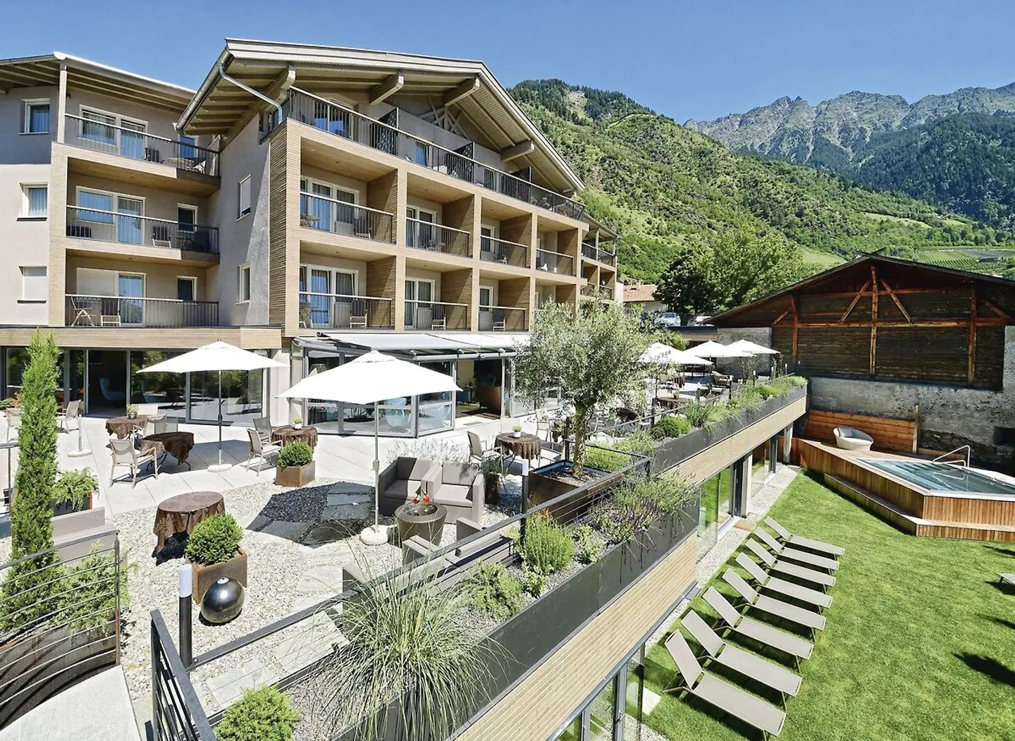 das stachelburg EXTERIOR