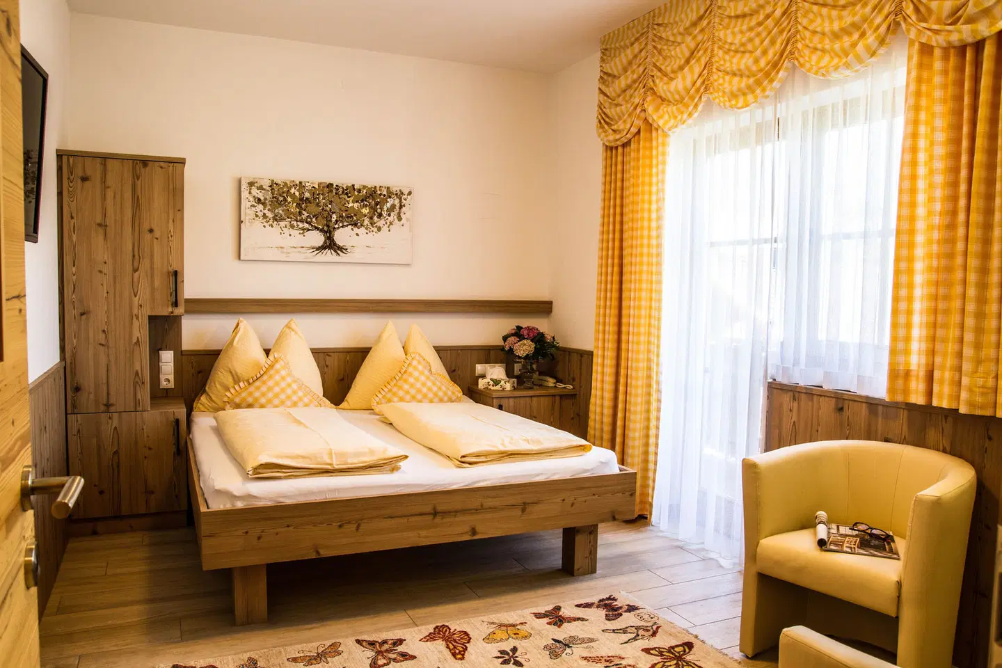 PEOPLES HOTEL ROOM_EXAMPLE