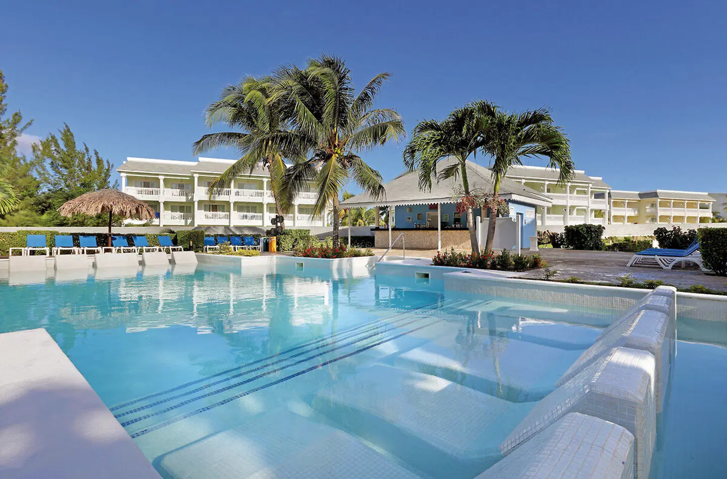 Grand Palladium Jamaica Resort & Spa OUTDOOR_POOL