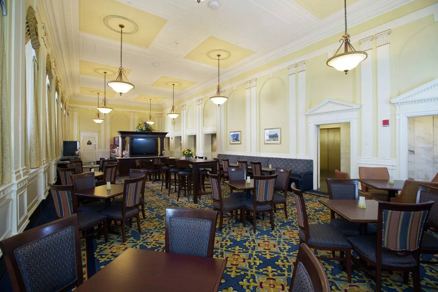 Hampton Inn & Suites Providence Downtown Bar