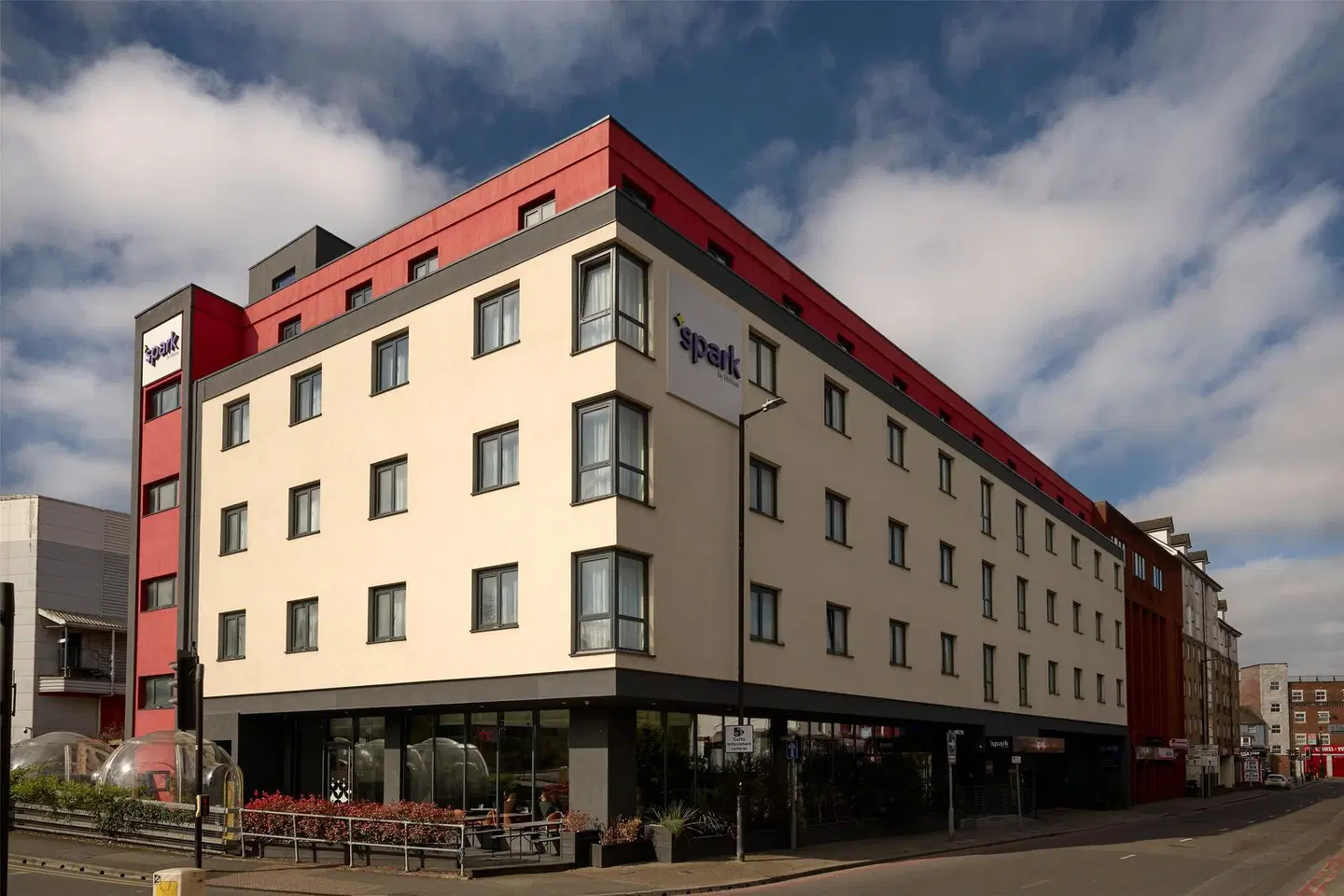Spark by Hilton Luton EXTERIOR