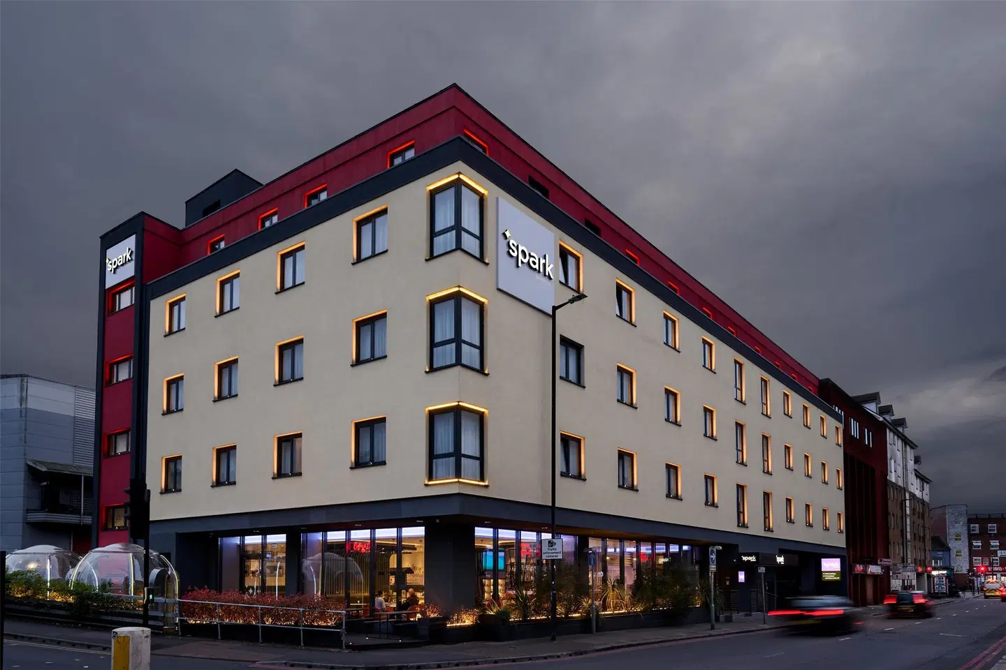 Spark by Hilton Luton EXTERIOR