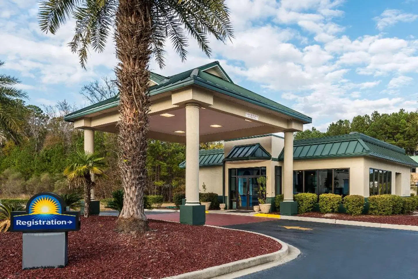Days Inn by Wyndham Richmond Hill/Savannah EXTERIOR