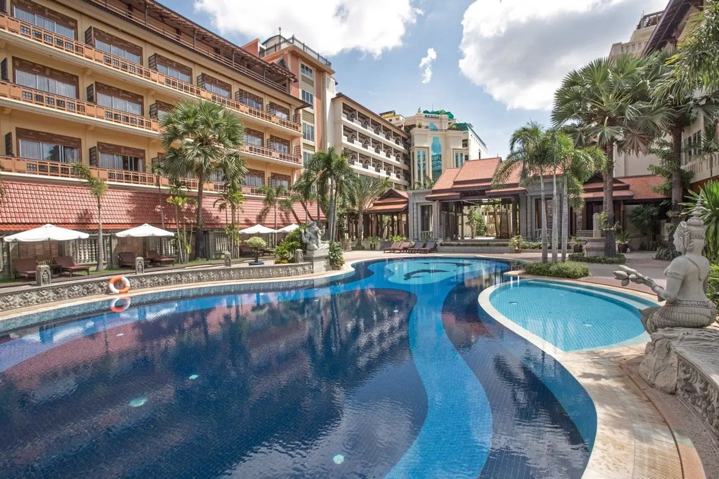 Empress Angkor Resort & Spa OUTDOOR_POOL