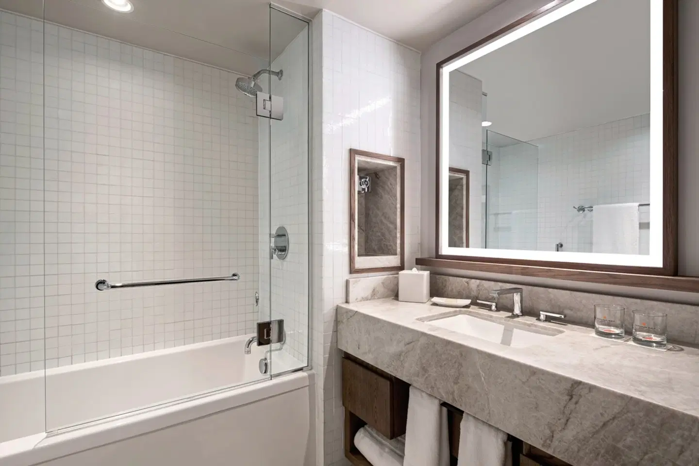 Mauna Kea Beach Hotel, Autograph Collection Badezimmer