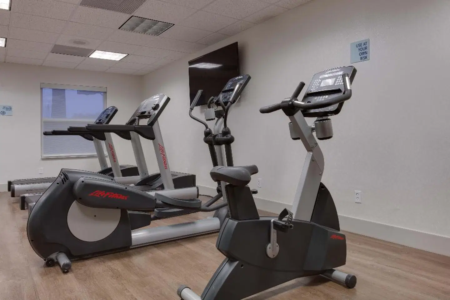 Holiday Inn Express & Suites Orlando International Airport SPORTS_AND_LEISURE