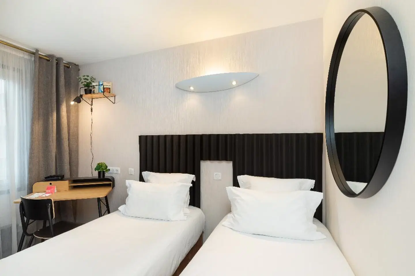 Chromatics Hotel ROOM_EXAMPLE