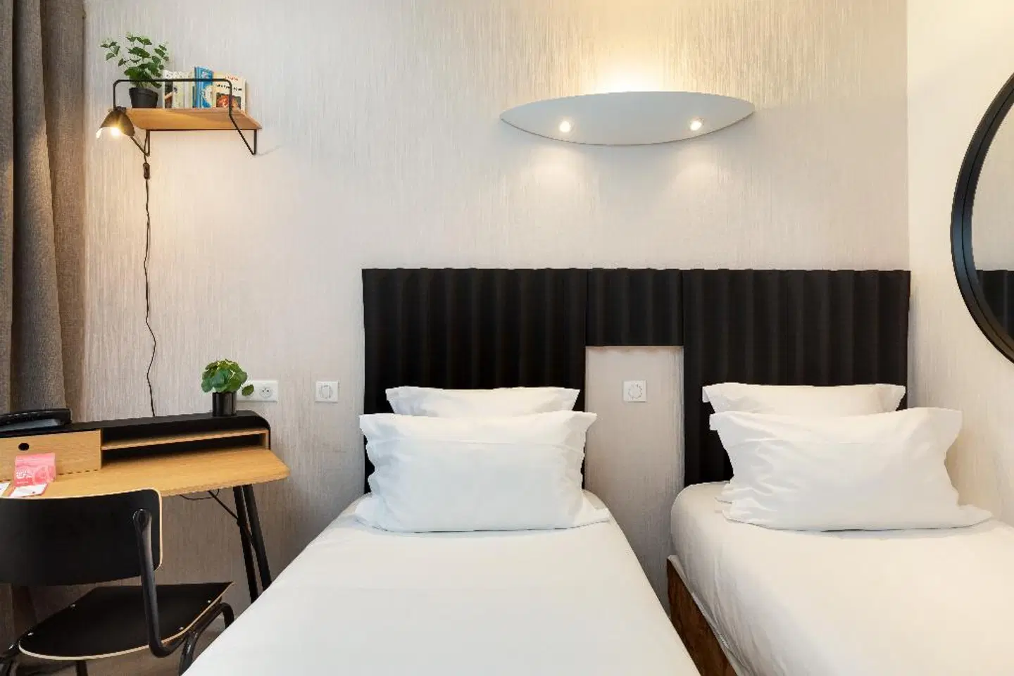 Chromatics Hotel ROOM_EXAMPLE