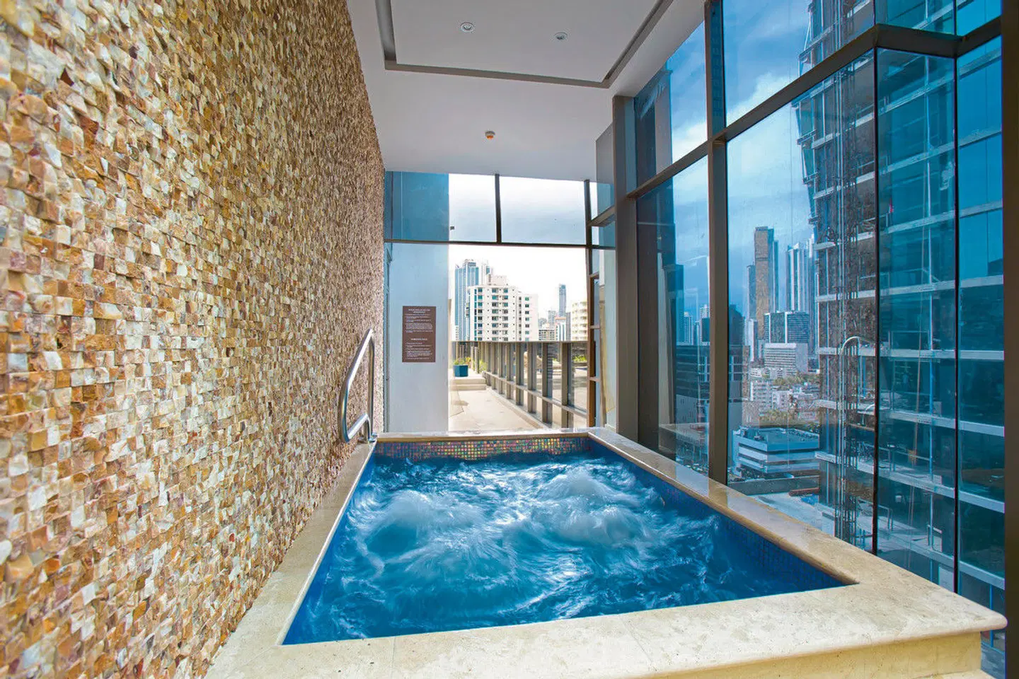 Global Hotel Panama Hallenbad