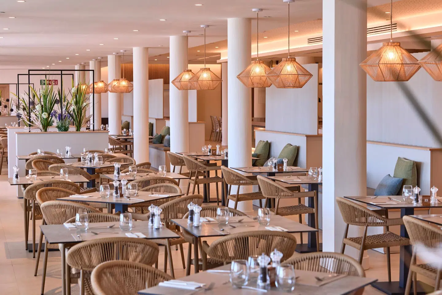 Universal Romantica Restaurant