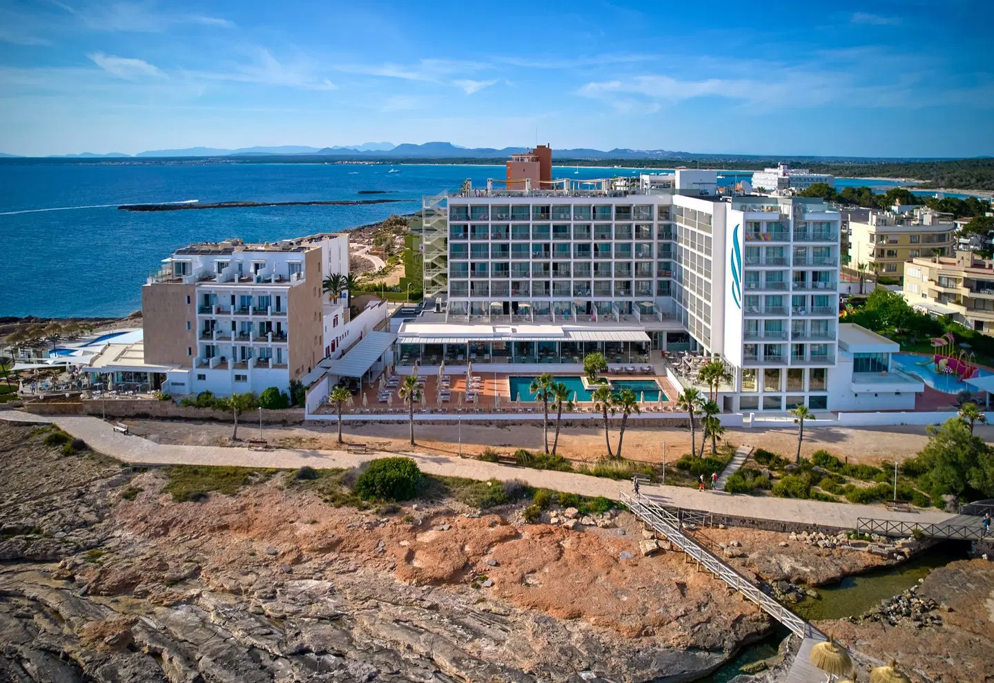 Universal Romantica EXTERIOR