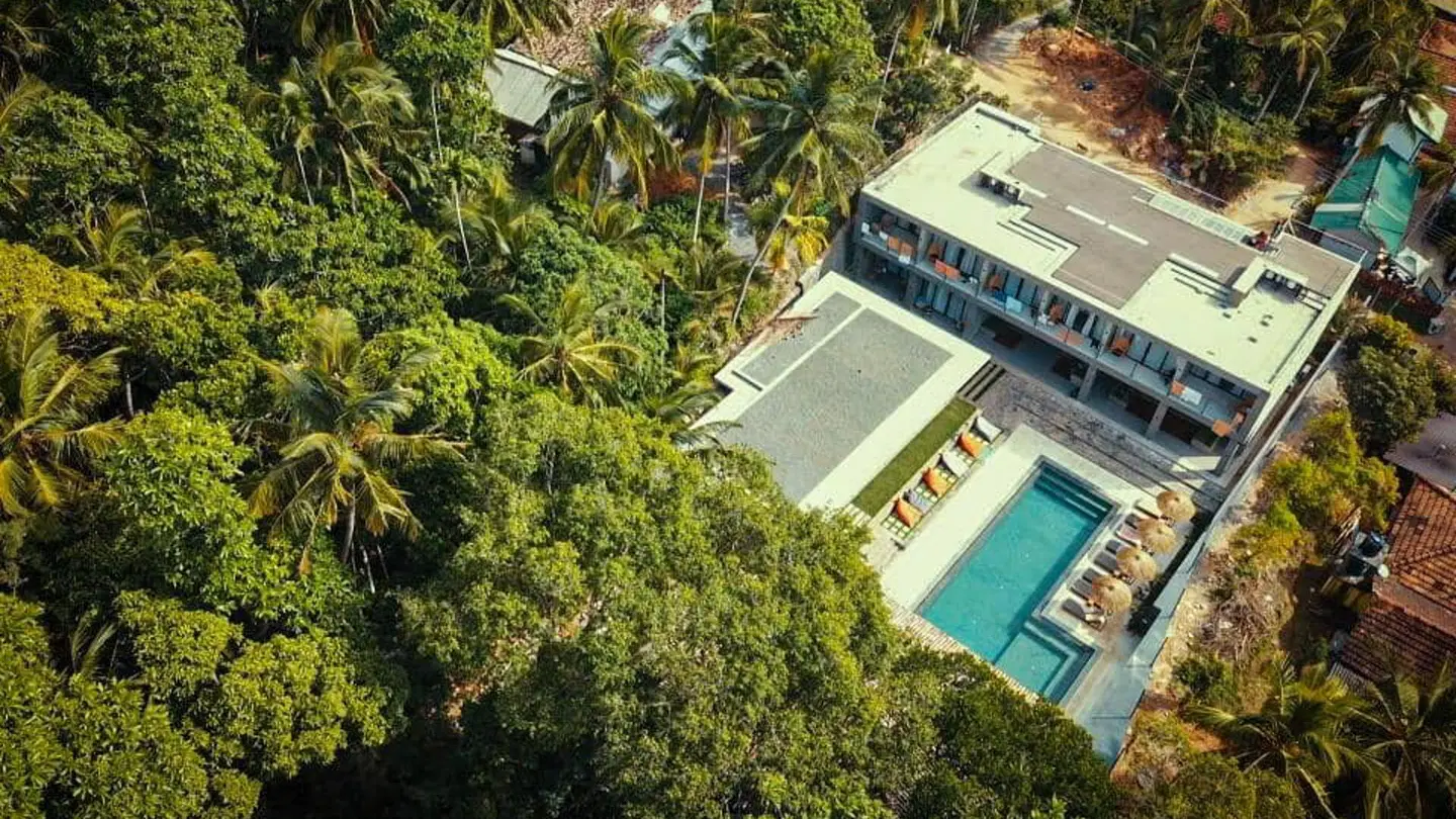 The Salty Pelican EXTERIOR