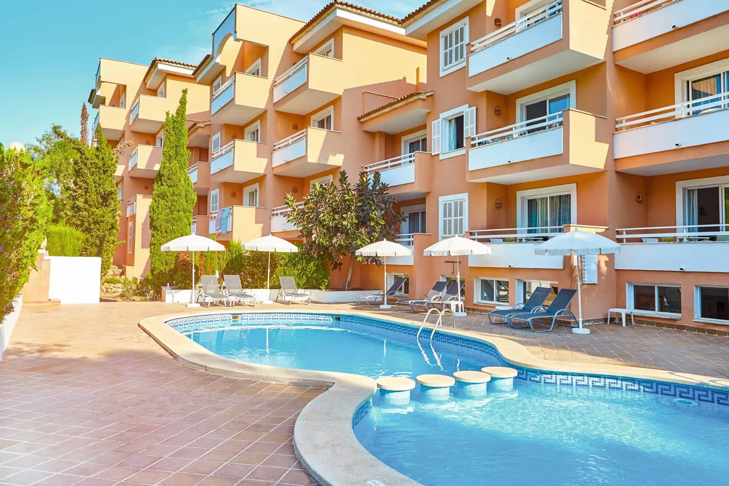 Universal Laguna Garden OUTDOOR_POOL