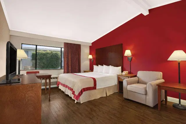 Ramada by Wyndham Torrance ROOM_EXAMPLE